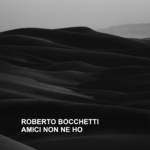 La nuova copertina del singolo "Amici non ne ho" riflette maggiormente il contenuto del testo